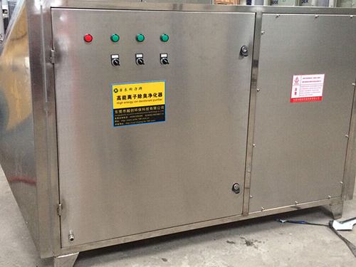 　　電子廠廢氣凈化采用光氧<a href='http://m.mindlessdiversions.com/products/chuchen/jh/gongyefeiqichuli/' target='_blank' title='廢氣處理設(shè)備' ><strong>廢氣處理設(shè)備</strong></a>如何  　　關(guān)鍵詞：電子廠廢氣凈化，光氧<a href='http://m.mindlessdiversions.com/products/chuchen/jh/gongyefeiqichuli/' target='_blank' title='廢氣處理設(shè)備' ><strong>廢氣處理設(shè)備</strong></a>  　　電子廠廢氣處理一般采用什么廢氣處理設(shè)備？  　　光催化氧化法：采用C波段（僅次于切割不銹鋼的激光，強(qiáng)于氬弧焊光源的數(shù)十倍強(qiáng)度）在設(shè)備內(nèi)，強(qiáng)裂解惡臭物質(zhì)分子鏈，改變物質(zhì)結(jié)構(gòu)，將高分子污染物質(zhì)，裂解、氧化成為低分子無害物質(zhì)，如水和二氧化碳等；
